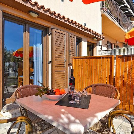 Apartments Ana 379 Ровин Екстериор снимка