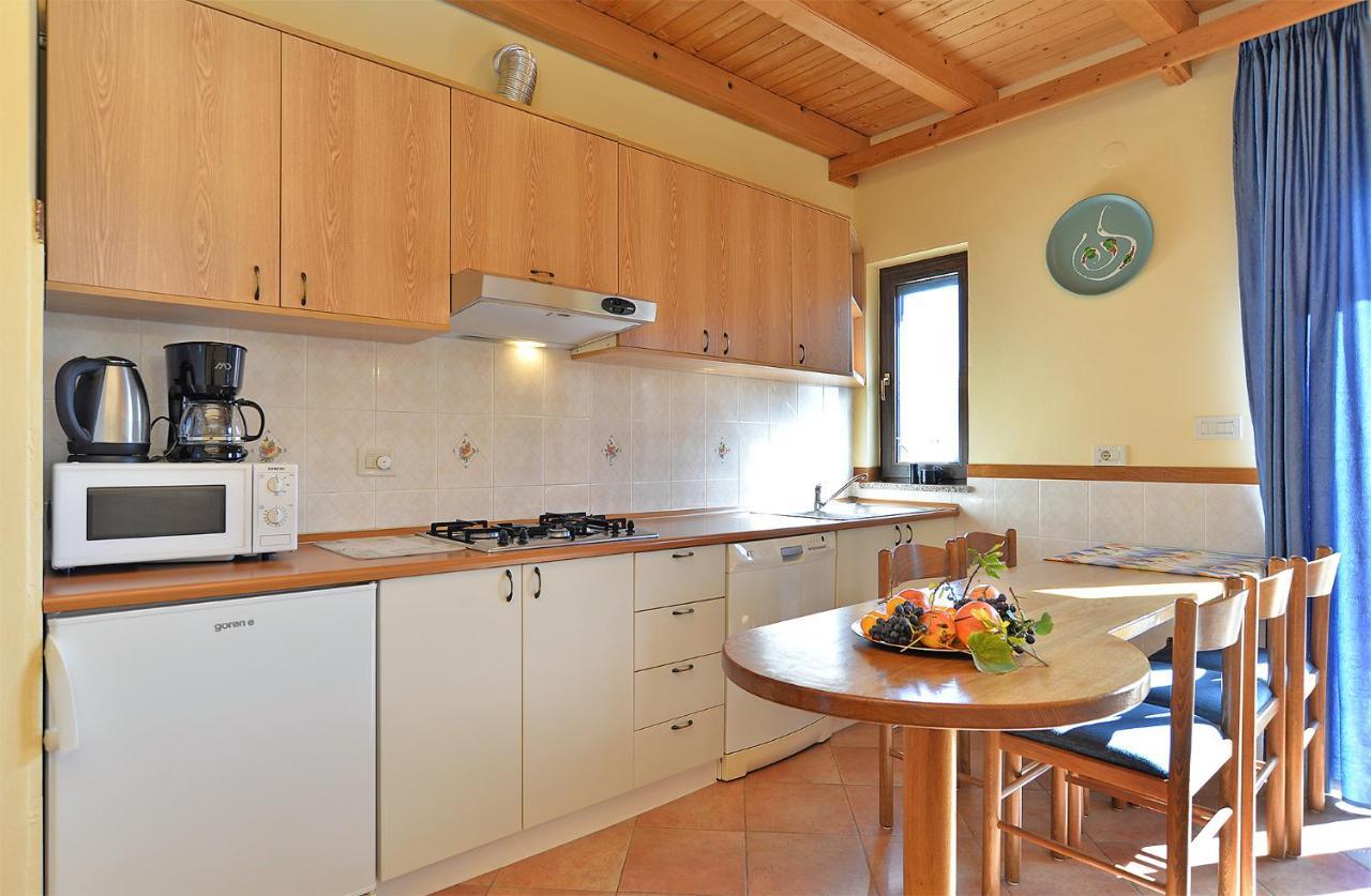 Apartments Ana 379 Ровин Екстериор снимка