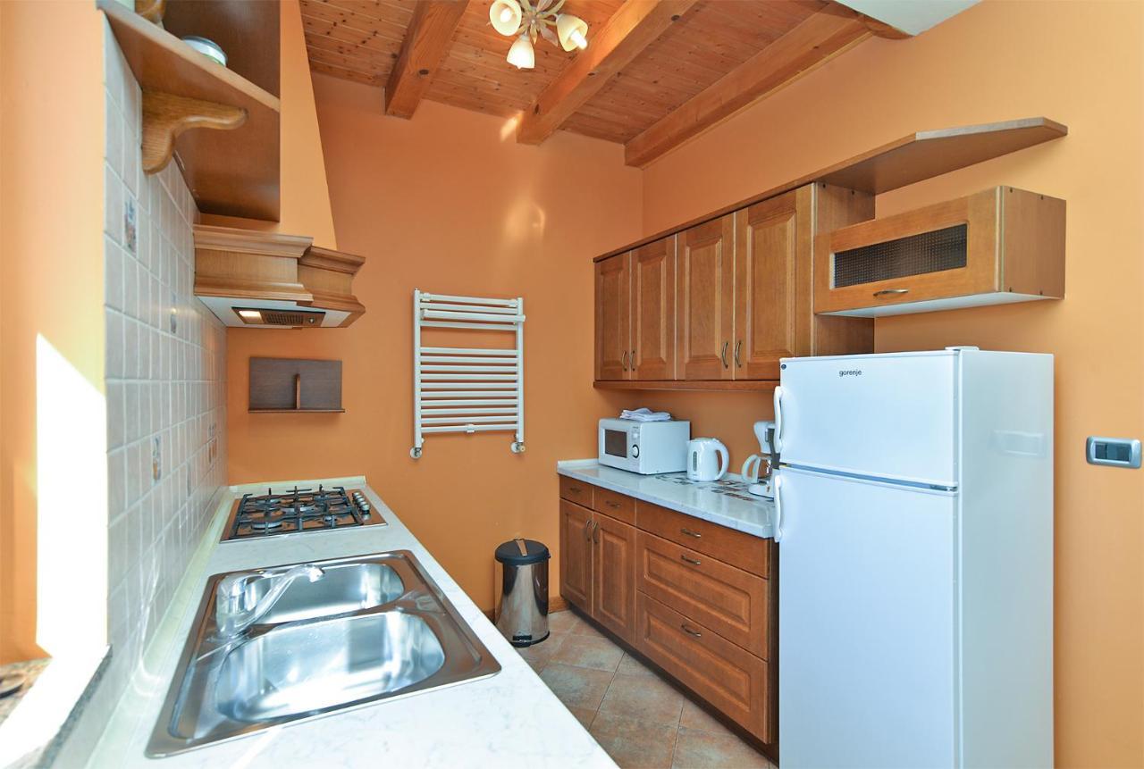 Apartments Ana 379 Ровин Екстериор снимка