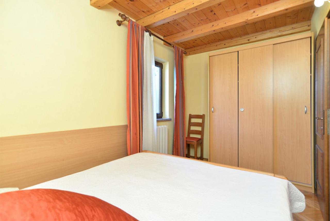 Apartments Ana 379 Ровин Екстериор снимка