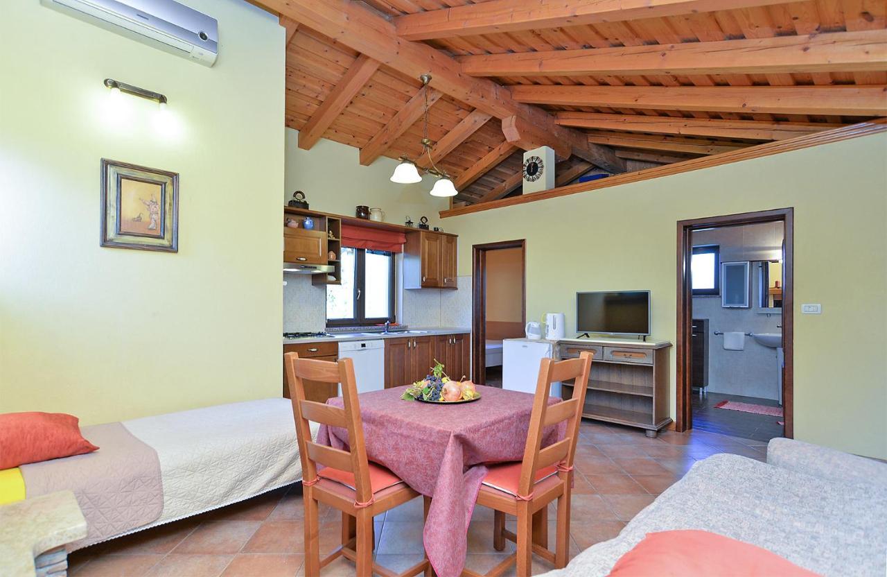 Apartments Ana 379 Ровин Екстериор снимка