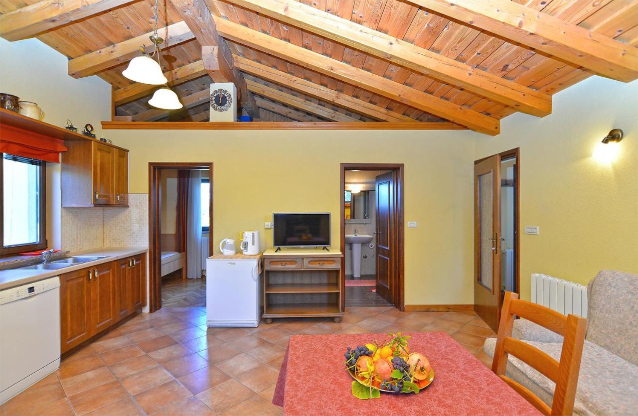 Apartments Ana 379 Ровин Екстериор снимка