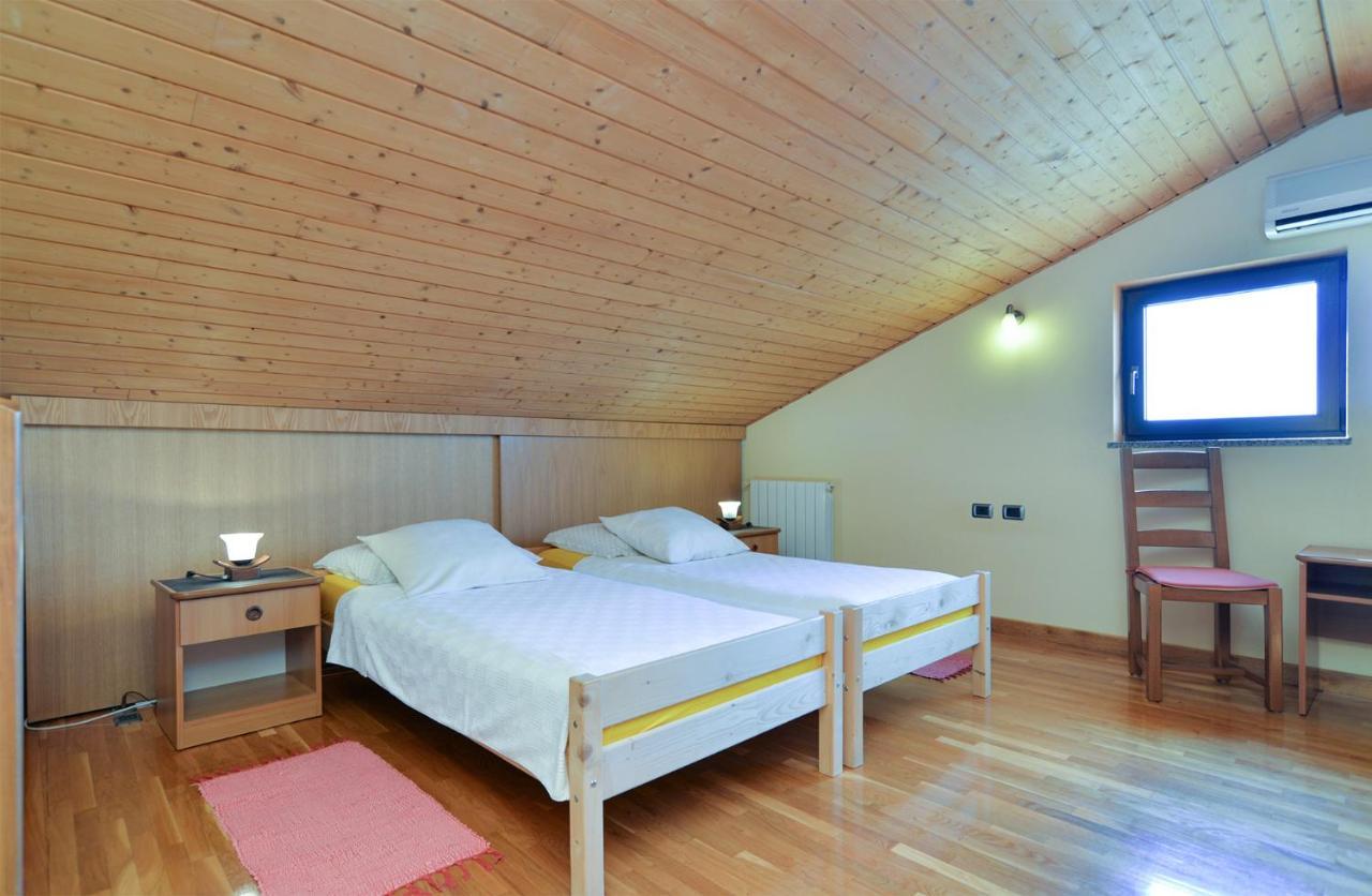 Apartments Ana 379 Ровин Екстериор снимка