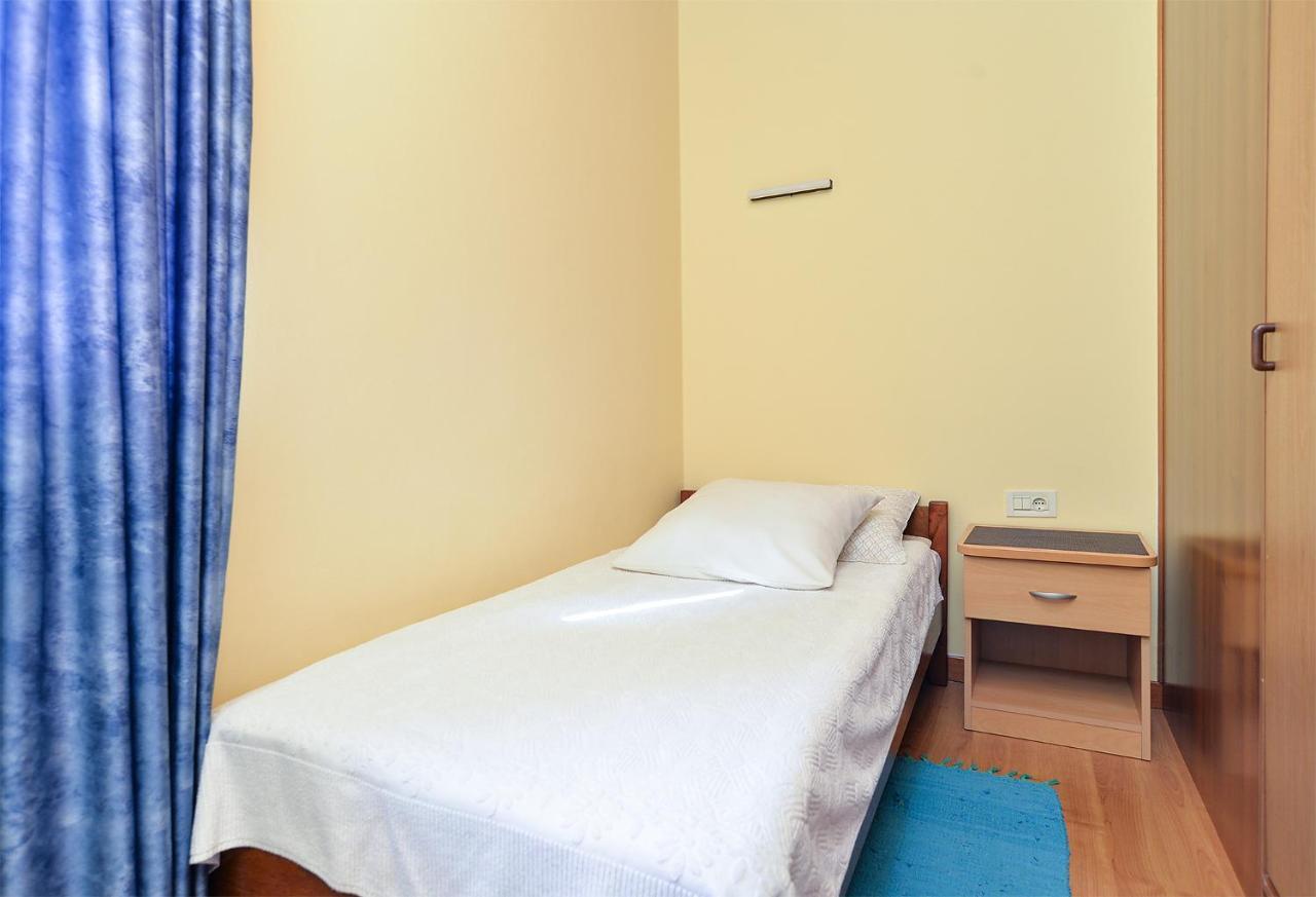 Apartments Ana 379 Ровин Екстериор снимка