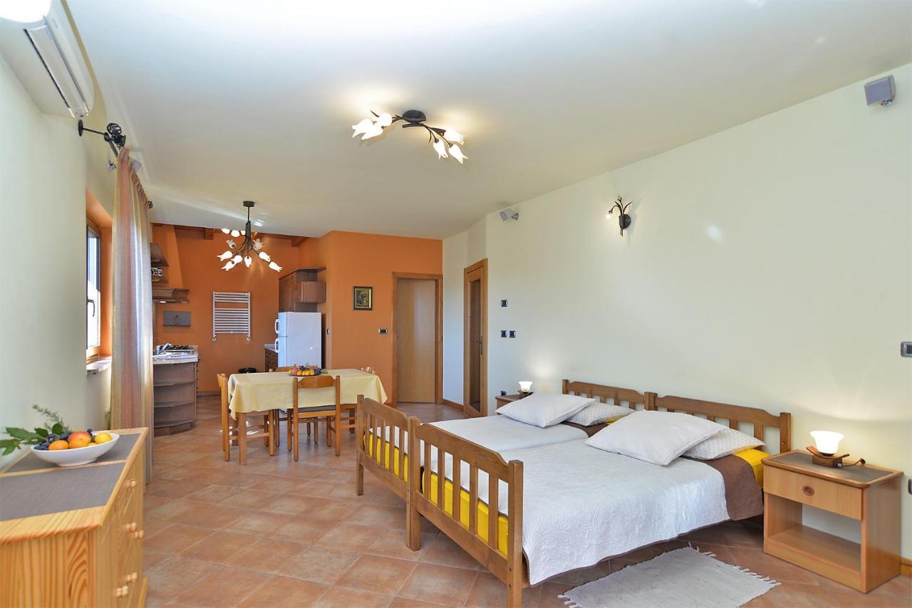 Apartments Ana 379 Ровин Екстериор снимка
