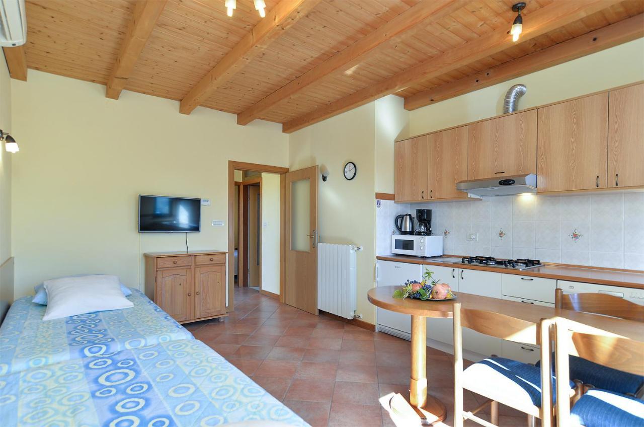 Apartments Ana 379 Ровин Екстериор снимка