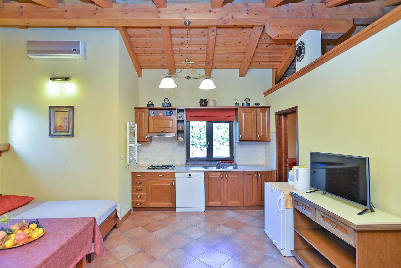 Apartments Ana 379 Ровин Екстериор снимка