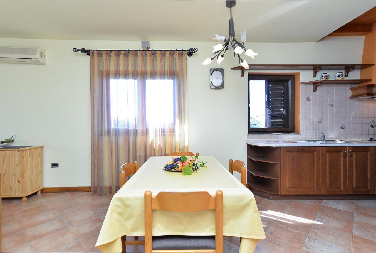 Apartments Ana 379 Ровин Екстериор снимка