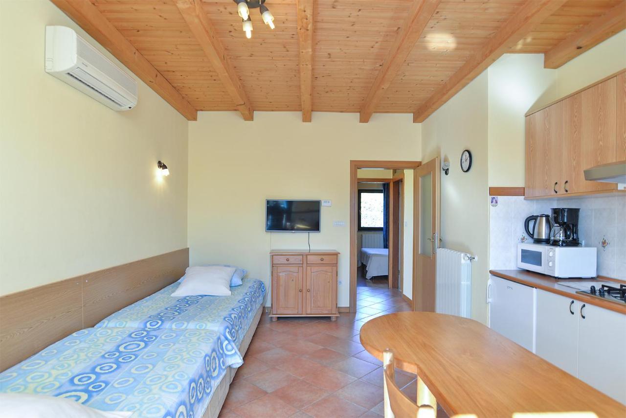 Apartments Ana 379 Ровин Екстериор снимка