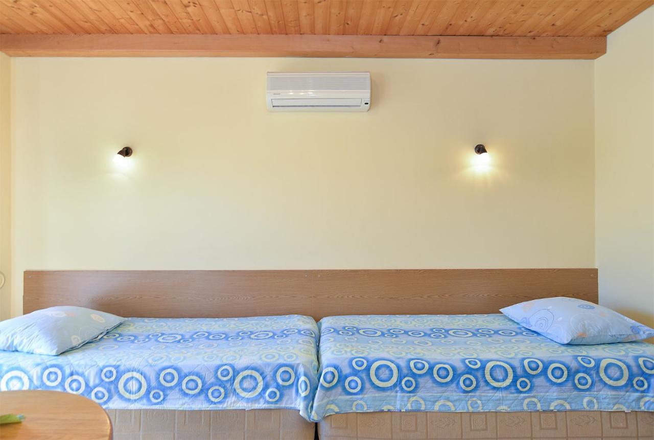 Apartments Ana 379 Ровин Екстериор снимка